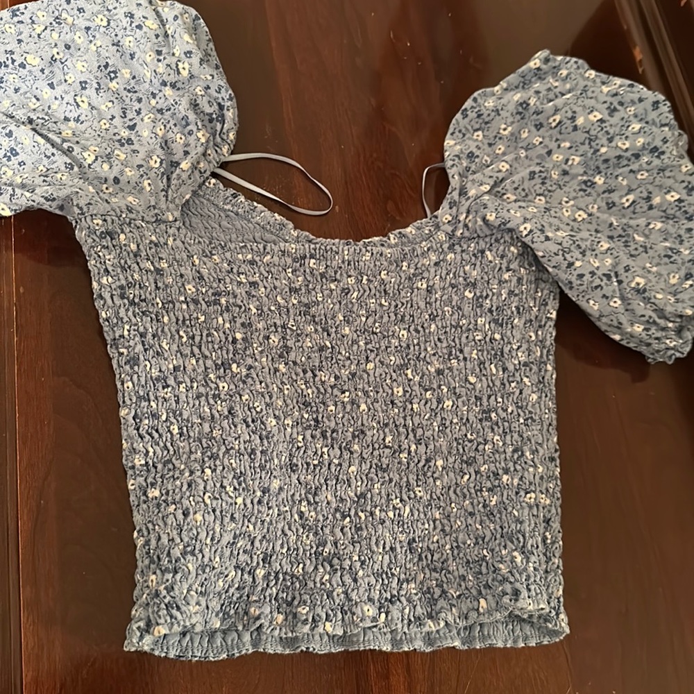 Abercrombie and Fitch Blue Floral Puff Sleeve Smocked Crop Top Size XS